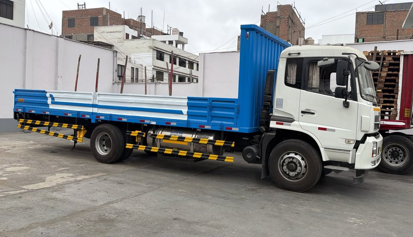 Camión Dongfeng con barandas de Group Mesa